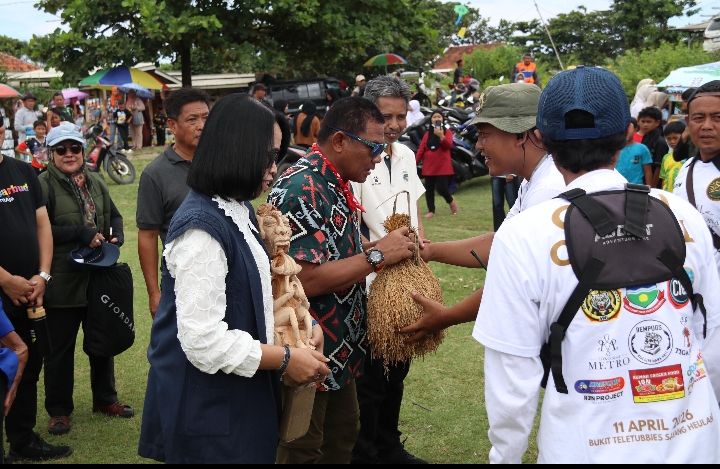 Festival Sayang Heulang, Saat Tradisi Menyatu dengan Debur Samudra Selatan