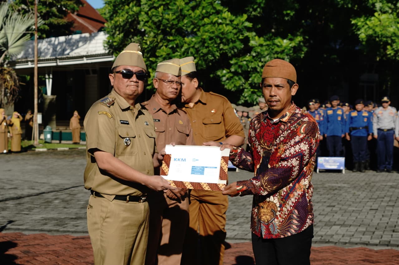 Bupati Syakur Tegaskan Jaring Pengaman Petani, 4.400 Polis Asuransi Diserahkan di Garut