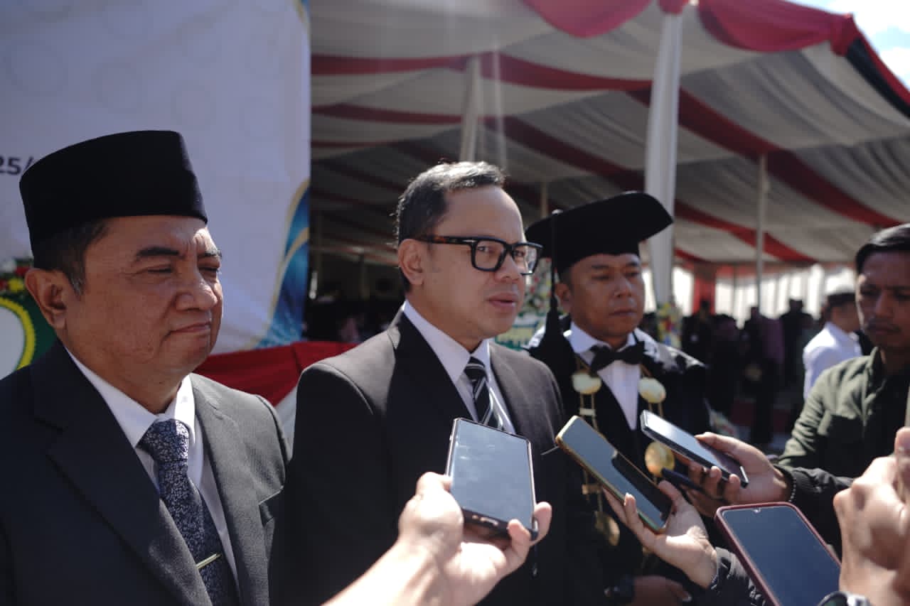 629 Lulusan UNIGA Resmi Diwisuda, Bupati Garut Soroti Rendahnya Angka Kuliah, Wamendagri Bima Arya Tekankan Kekuatan Karakter