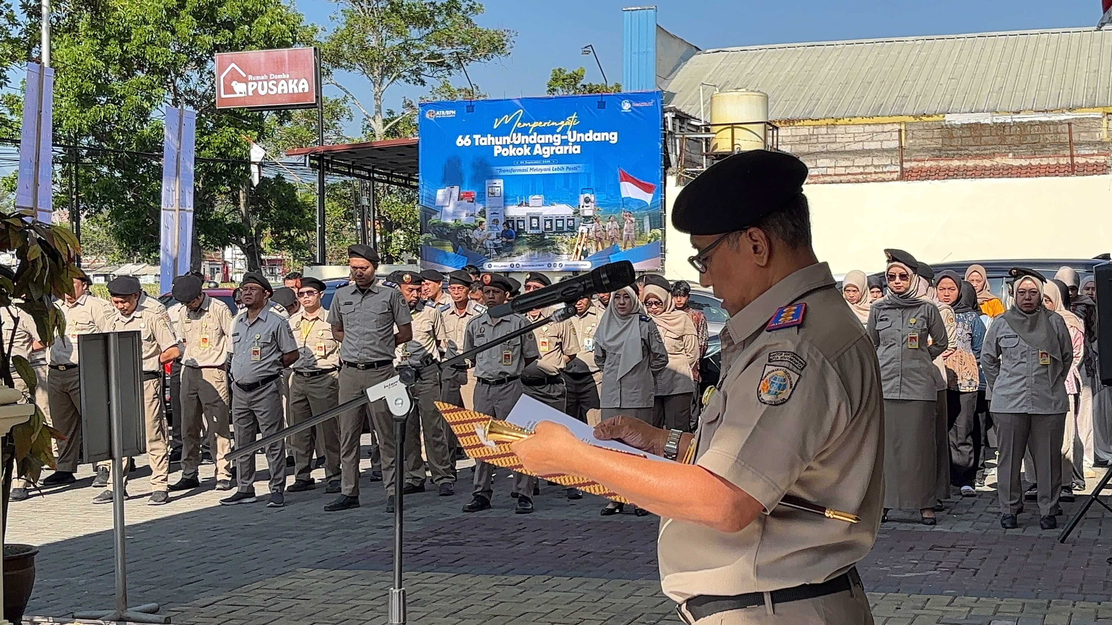 Kepala Kantor Pertanahan ATR/BPN Kabupaten Garut Bowo Widhiono Pimpin Upacara HANTARU 2026