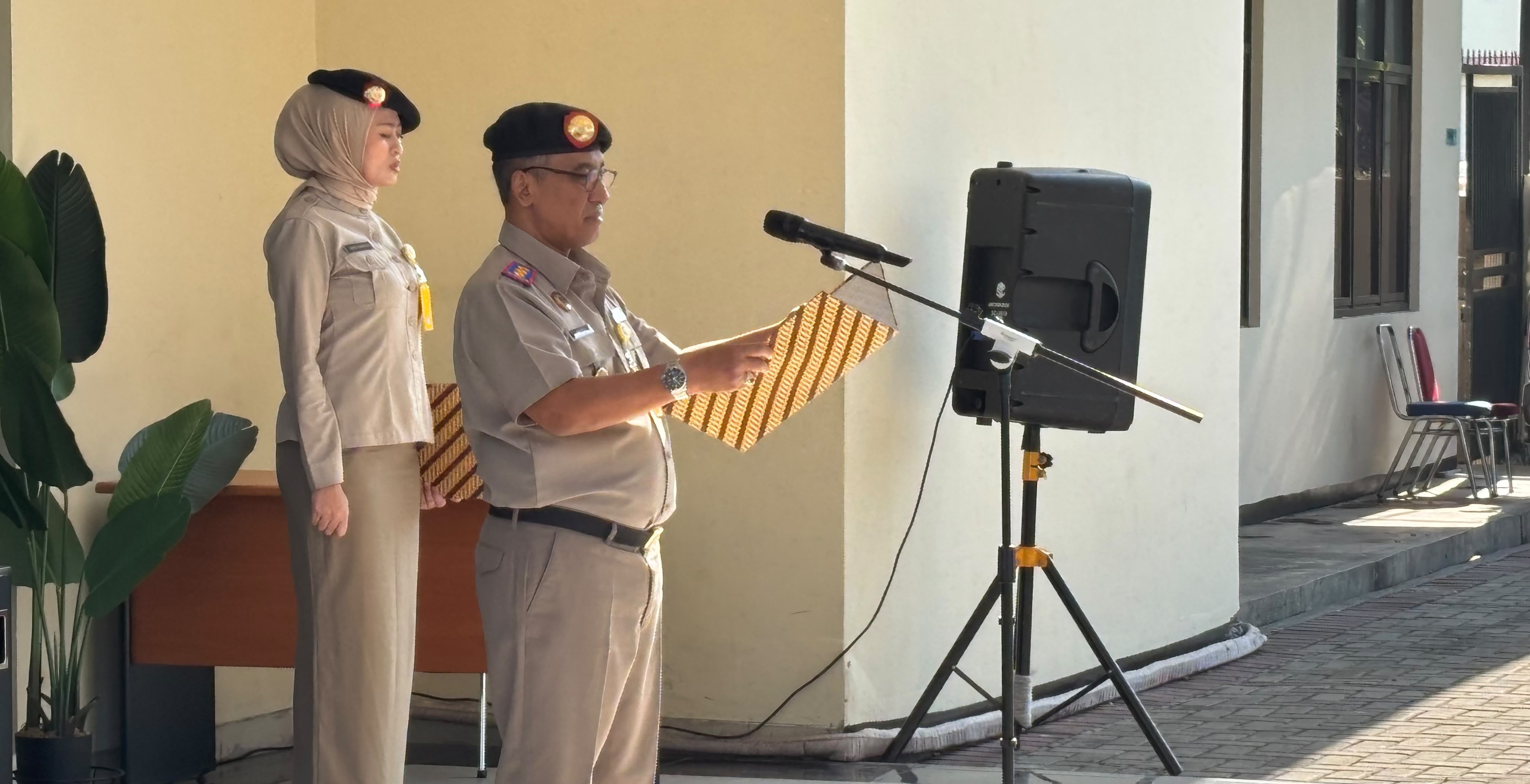 Kepala Kantor Pertanahan ATR/BPN Kabupaten Garut Bowo Widhiono Pimpin Upacara HANTARU 2026