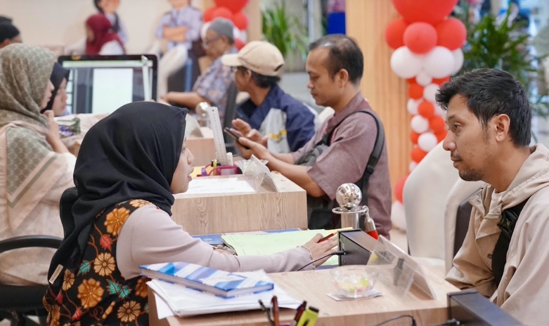 Di Tengah Kesibukan, Warga Manfaatkan PELATARAN untuk Urusan Pertanahan saat Akhir Pekan