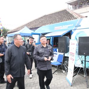 Bupati Garut Abdusy Syakur Pastikan Pelayanan Terpadu Berjalan Dengan Lancar di Masjid Besar Kaum Samarang.