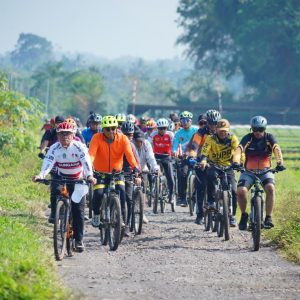Bupati Garut Gowes Sambil Tinjau Proyek Strategis: Antara Gaya Hidup Sehat dan Kontrol Pembangunan